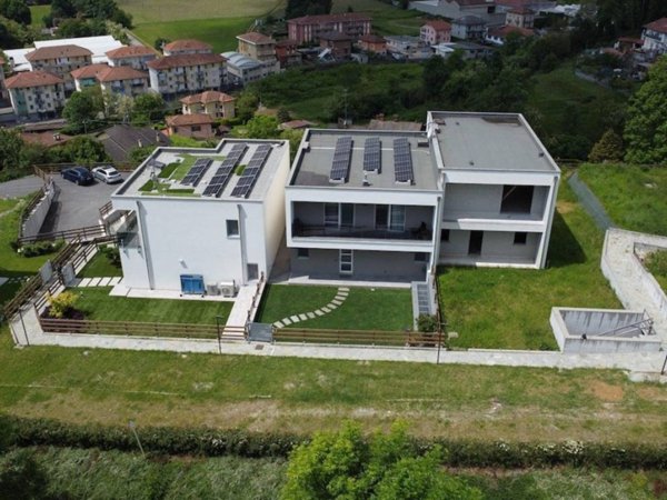 casa indipendente in vendita a Biella in zona Centro Città