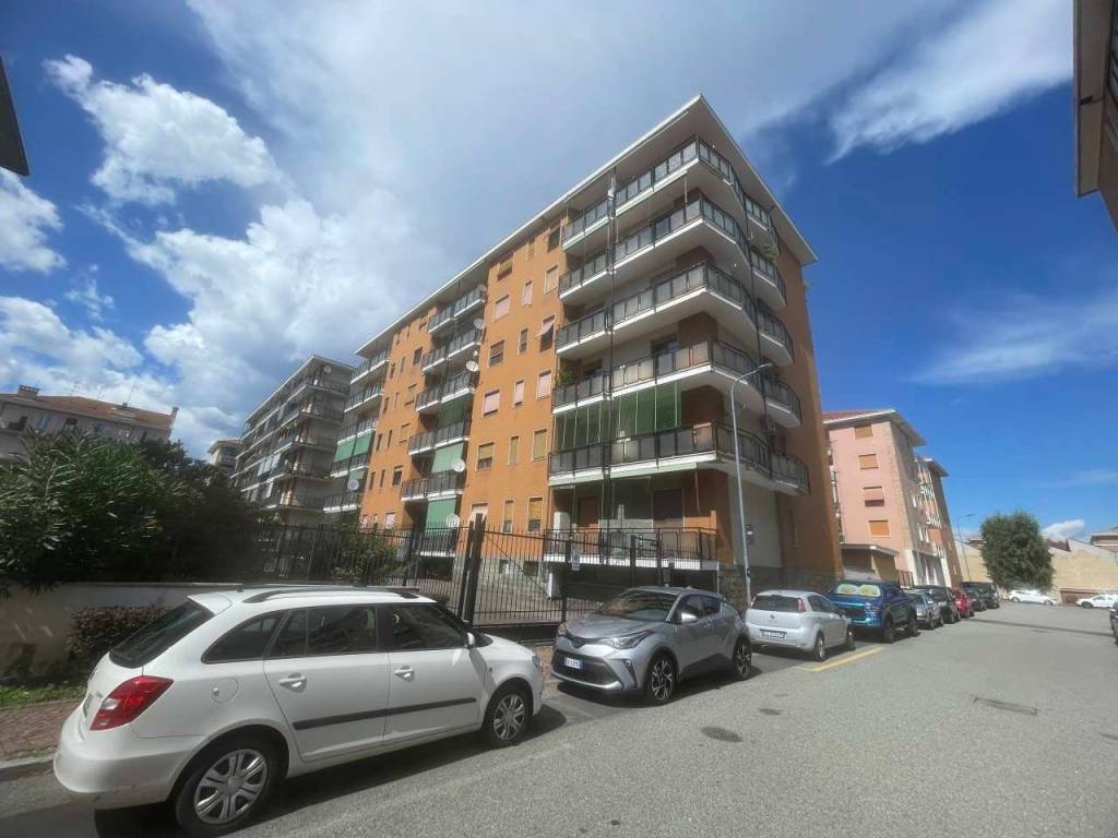 appartamento in vendita a Biella in zona Centro Città