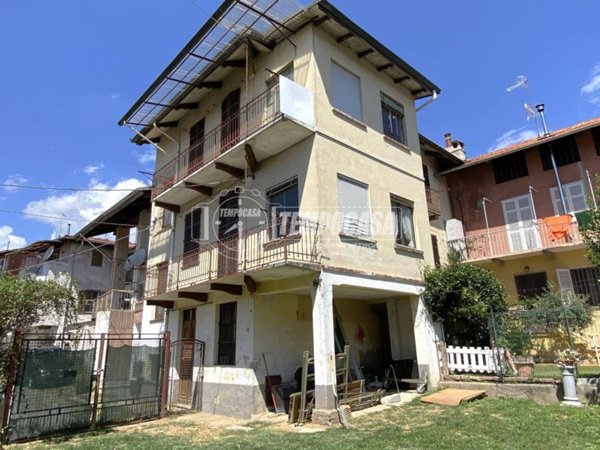 casa indipendente in vendita a Biella in zona Chiavazza
