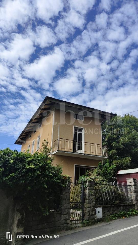 casa indipendente in vendita a Biella in zona Centro Città