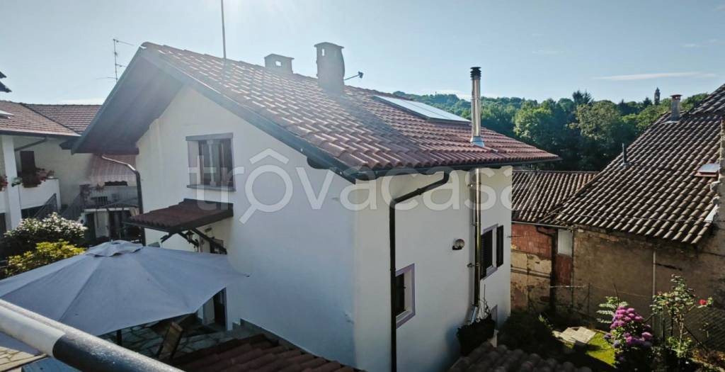 casa indipendente in vendita a Biella in zona Favaro