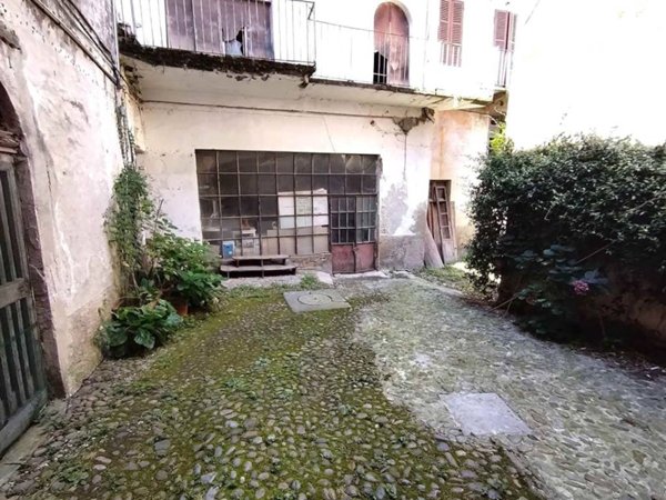 casa indipendente in vendita a Biella in zona Centro Città