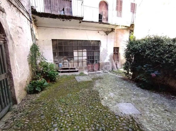 casa indipendente in vendita a Biella in zona Piazzo