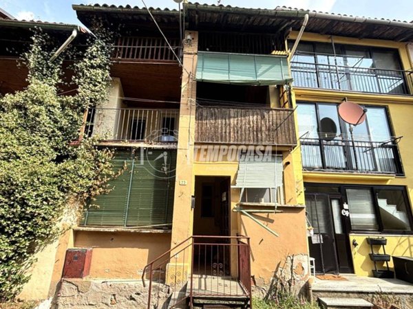 casa indipendente in vendita a Biella in zona Cossila