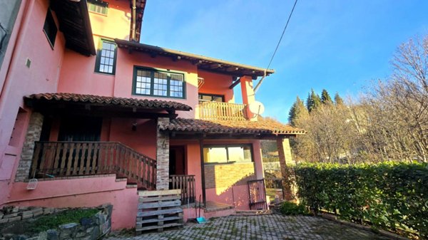 casa indipendente in vendita a Biella in zona Cossila
