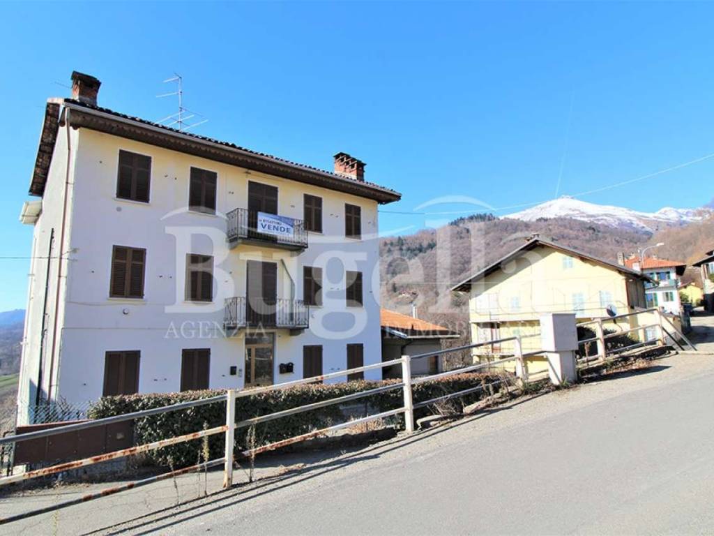 casa indipendente in vendita a Biella in zona Favaro