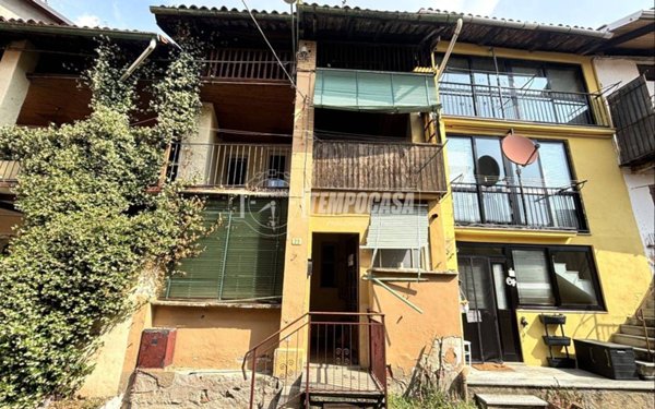 casa indipendente in vendita a Biella in zona Cossila