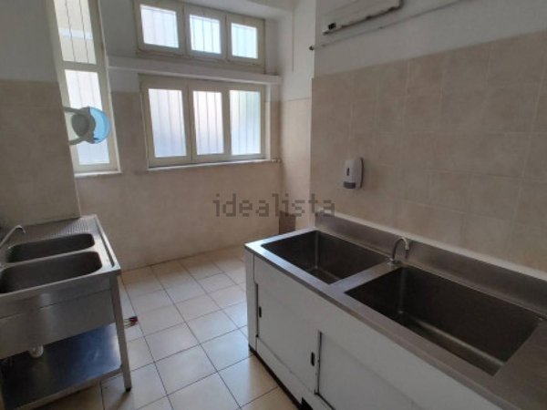 negozio in vendita a Biella in zona Centro Città