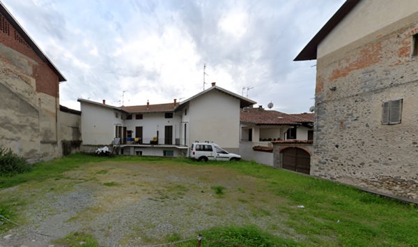 casa indipendente in vendita a Biella in zona Chiavazza
