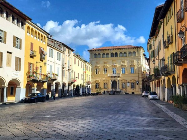 casa indipendente in vendita a Biella in zona Centro Città