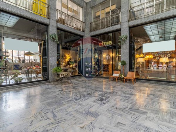 negozio in vendita a Biella in zona Centro Città