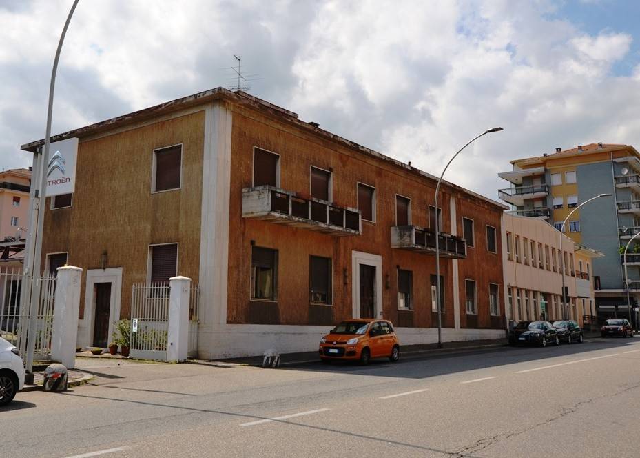 casa indipendente in vendita a Biella in zona Centro Città