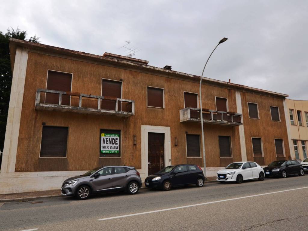 casa indipendente in vendita a Biella in zona Centro Città