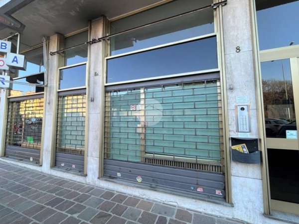 negozio in vendita a Biella in zona Centro Città