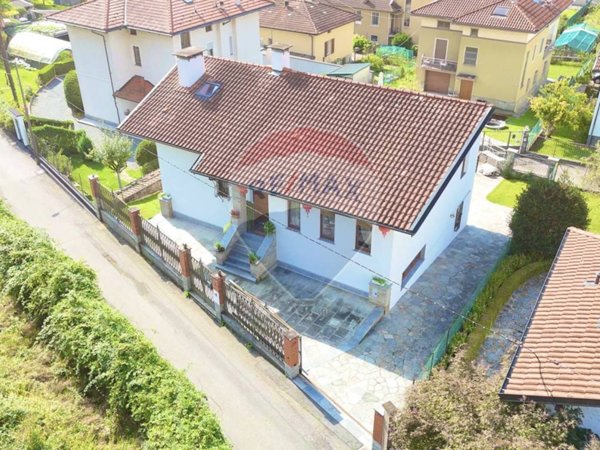 casa indipendente in vendita a Biella