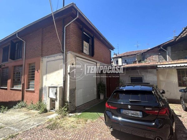 casa indipendente in vendita a Biella in zona Chiavazza
