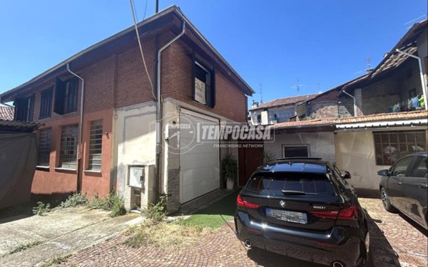 casa indipendente in vendita a Biella in zona Chiavazza
