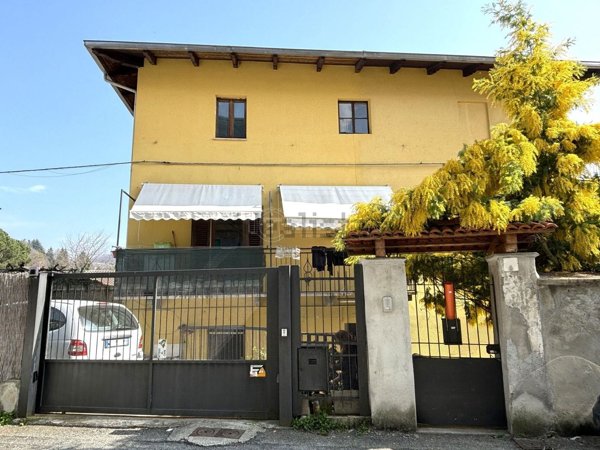 casa semindipendente in vendita a Biella in zona Chiavazza