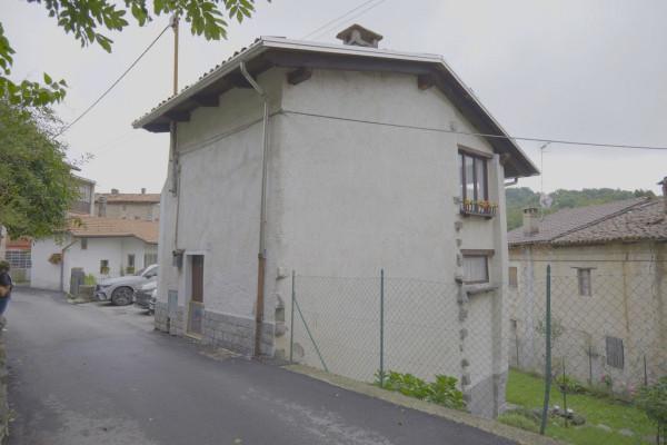 casa indipendente in vendita a Biella in zona Favaro