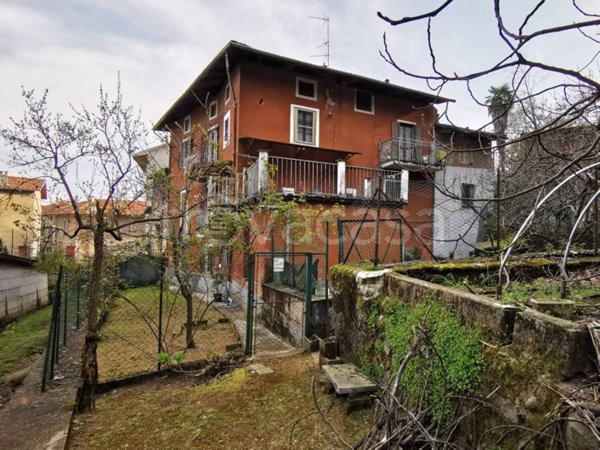 casa indipendente in vendita a Biella in zona Chiavazza