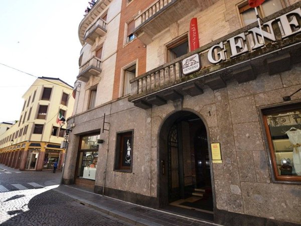 ufficio in vendita a Biella in zona Centro Città