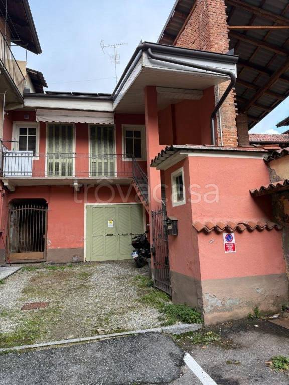 casa indipendente in vendita a Biella in zona Centro Città