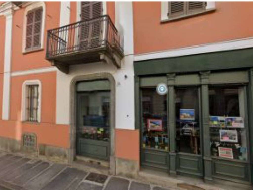 negozio in vendita a Biella in zona Centro Città