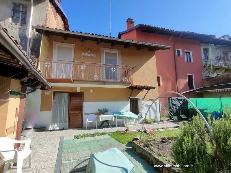 casa indipendente in vendita a Biella in zona Chiavazza