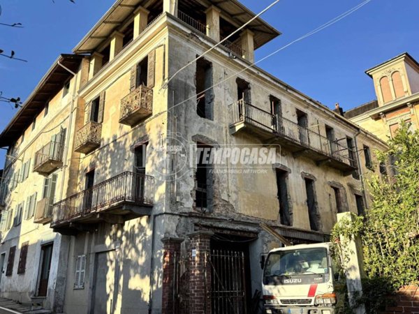 intera palazzina in vendita a Biella in zona Cossila