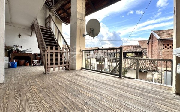 casa indipendente in vendita a Biella in zona Chiavazza