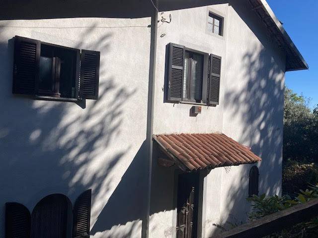 casa indipendente in vendita a Biella in zona Cossila