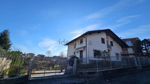 casa indipendente in vendita a Biella in zona Vandorno