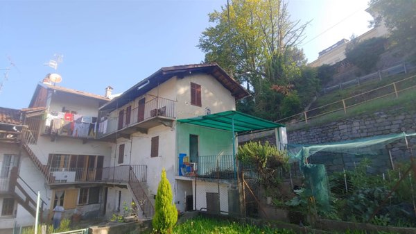 casa indipendente in vendita a Biella in zona Vaglio