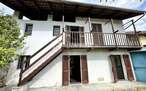 casa indipendente in vendita a Biella in zona Chiavazza