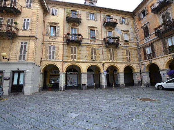 negozio in vendita a Biella in zona Centro Città