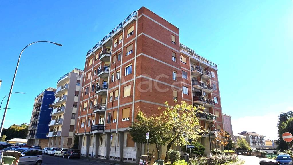 appartamento in vendita a Biella in zona Centro Città