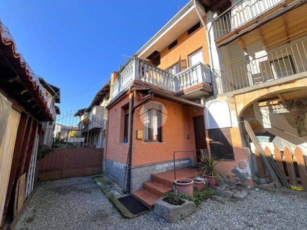 casa indipendente in vendita a Biella in zona Chiavazza