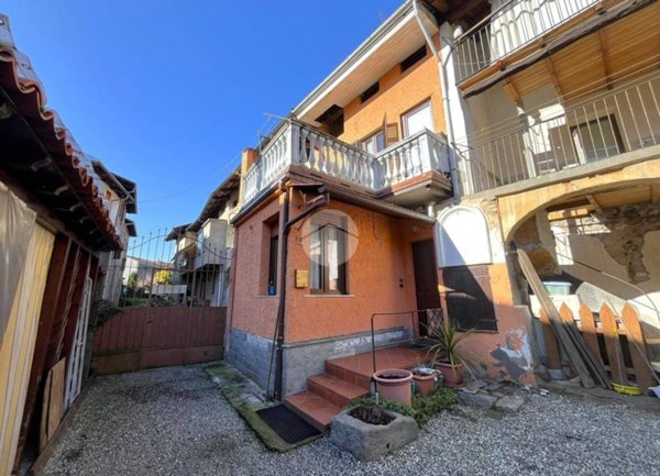 casa indipendente in vendita a Biella in zona Chiavazza