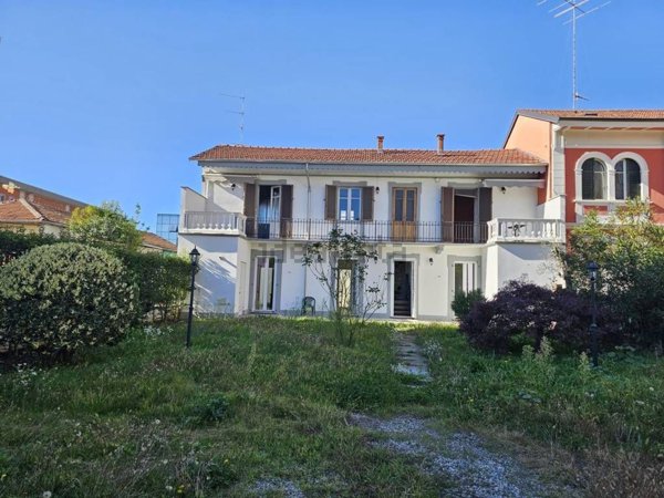 casa indipendente in vendita a Biella in zona Centro Città