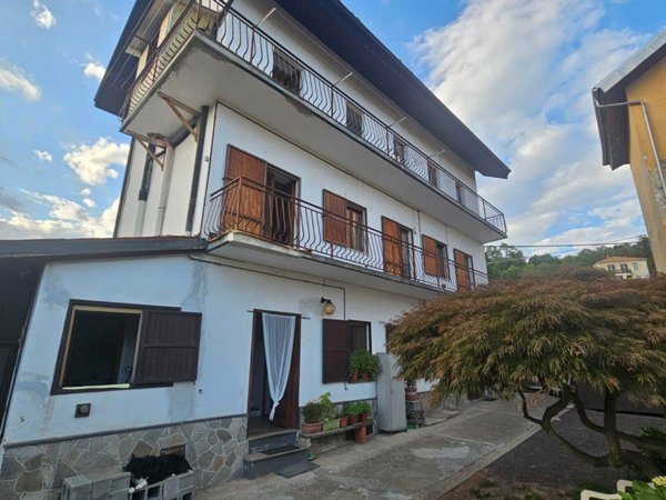 casa indipendente in vendita a Biella in zona Vaglio