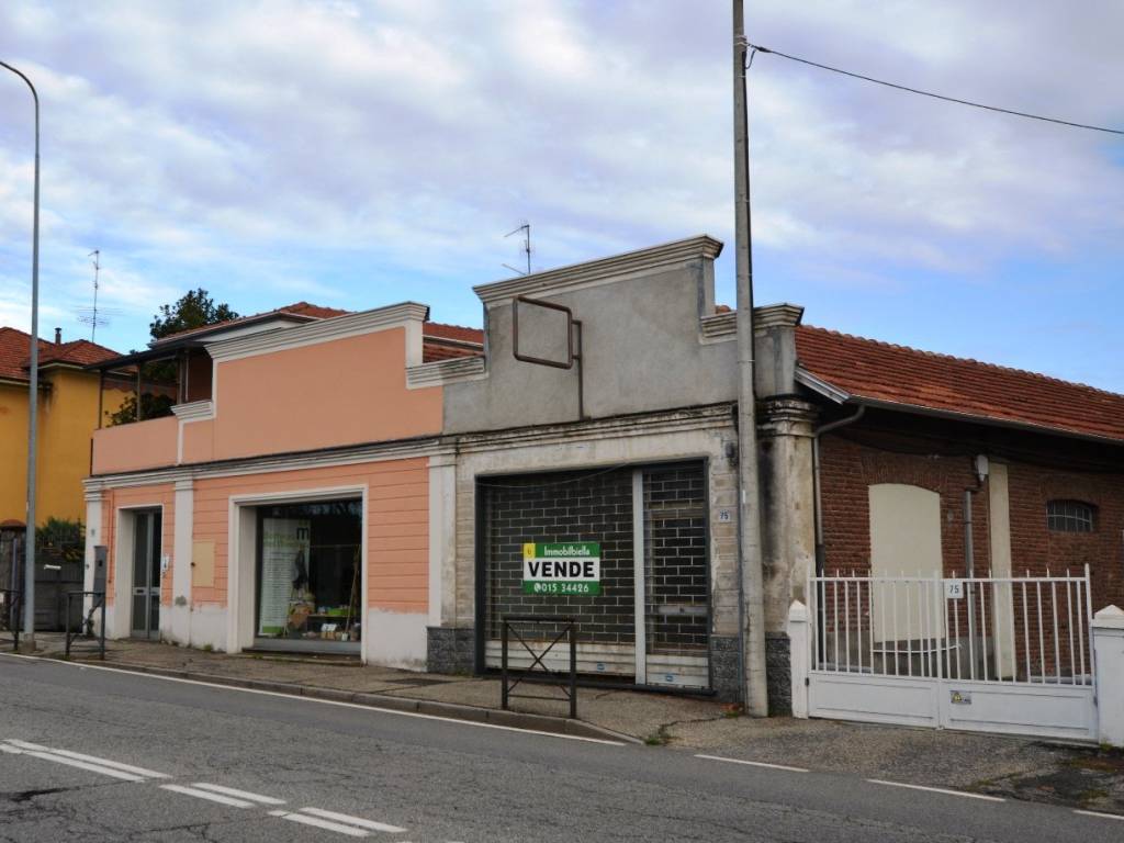 negozio in vendita a Biella in zona Chiavazza