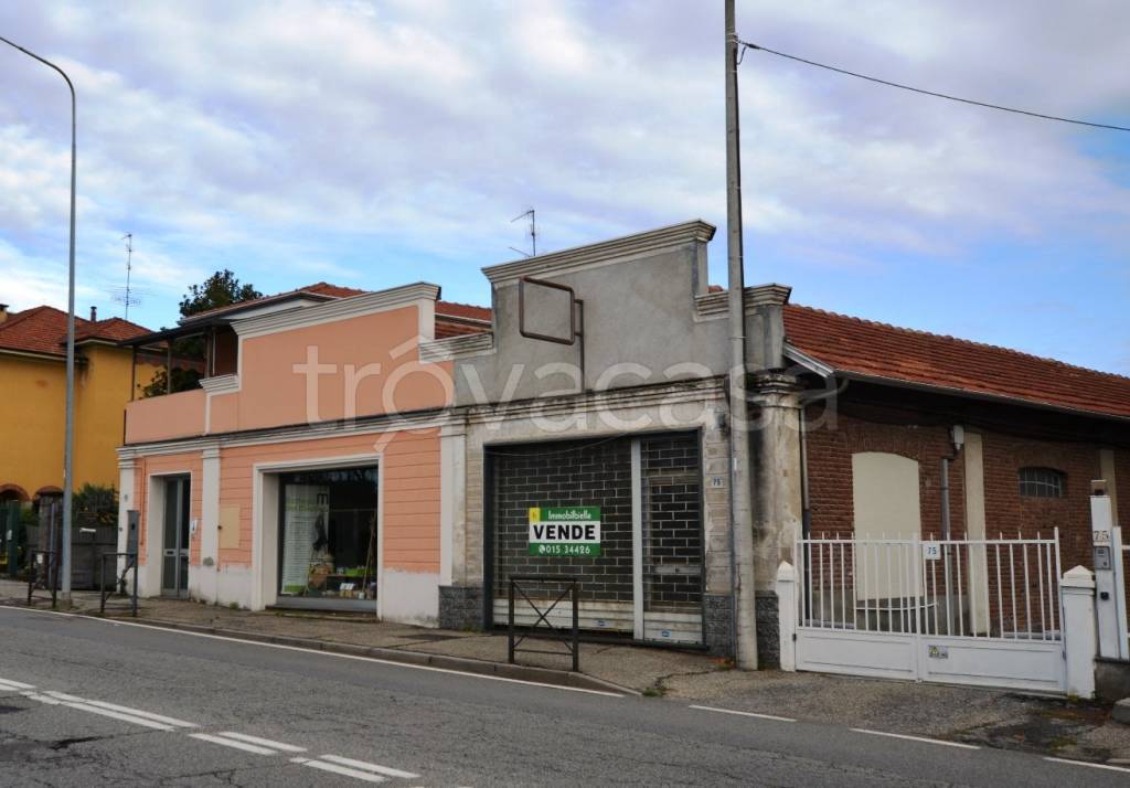 negozio in vendita a Biella in zona Chiavazza