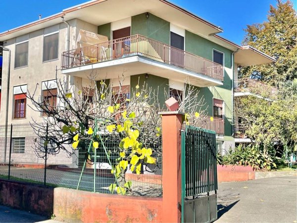 casa indipendente in vendita a Biella in zona Vaglio