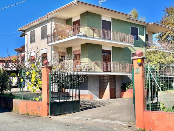 casa indipendente in vendita a Biella