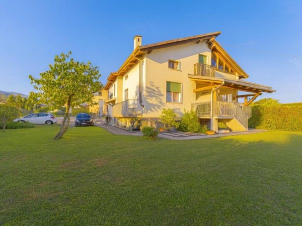 casa indipendente in vendita a Biella in zona Cossila