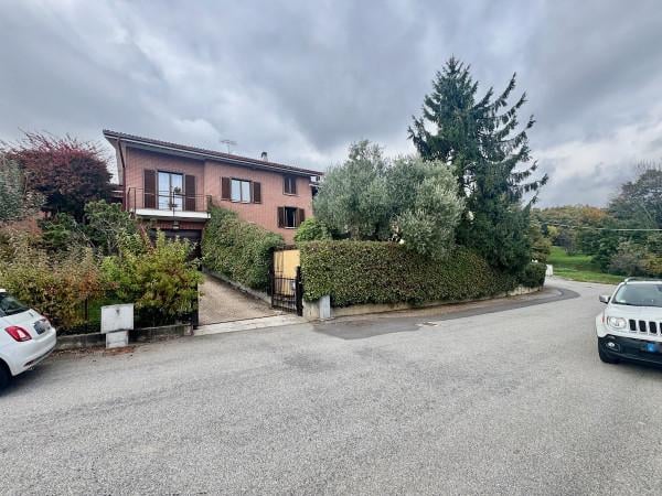casa indipendente in vendita a Biella in zona Vandorno