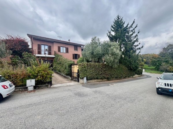 casa indipendente in vendita a Biella in zona Bonino