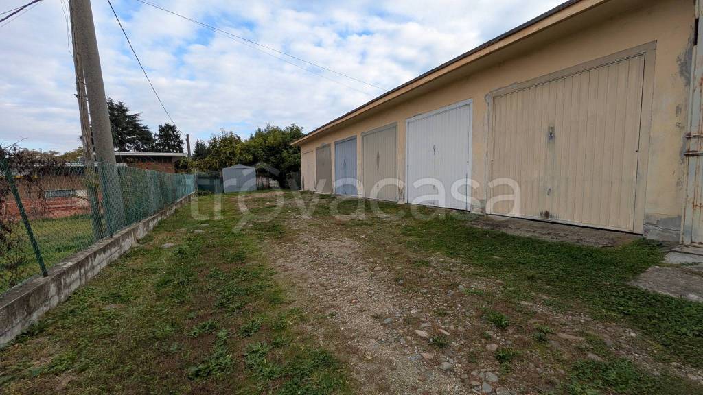 casa indipendente in vendita a Biella in zona Chiavazza