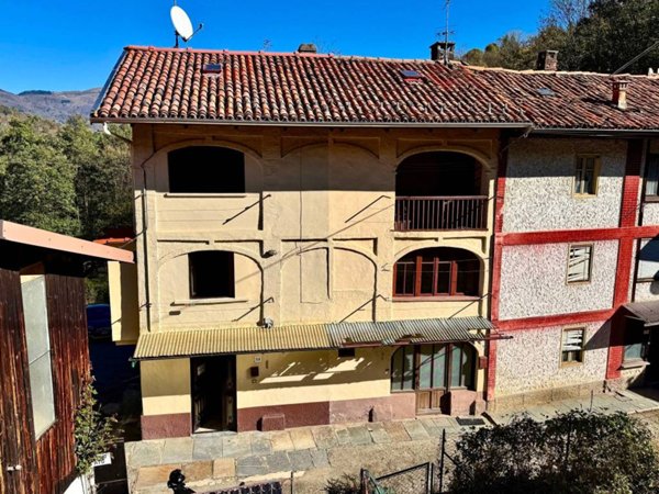 casa indipendente in vendita a Biella in zona Favaro