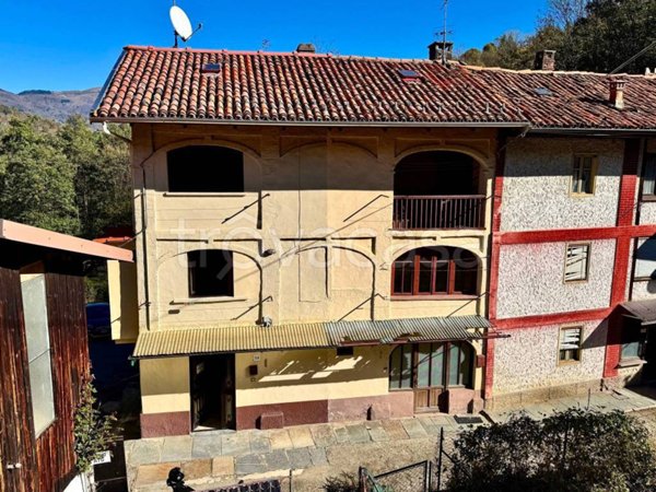 casa indipendente in vendita a Biella in zona Favaro